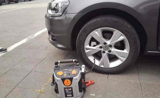 固镇汽车搭电案例